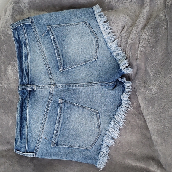 Mossimo High Rise Shorts - Picture 3 of 4